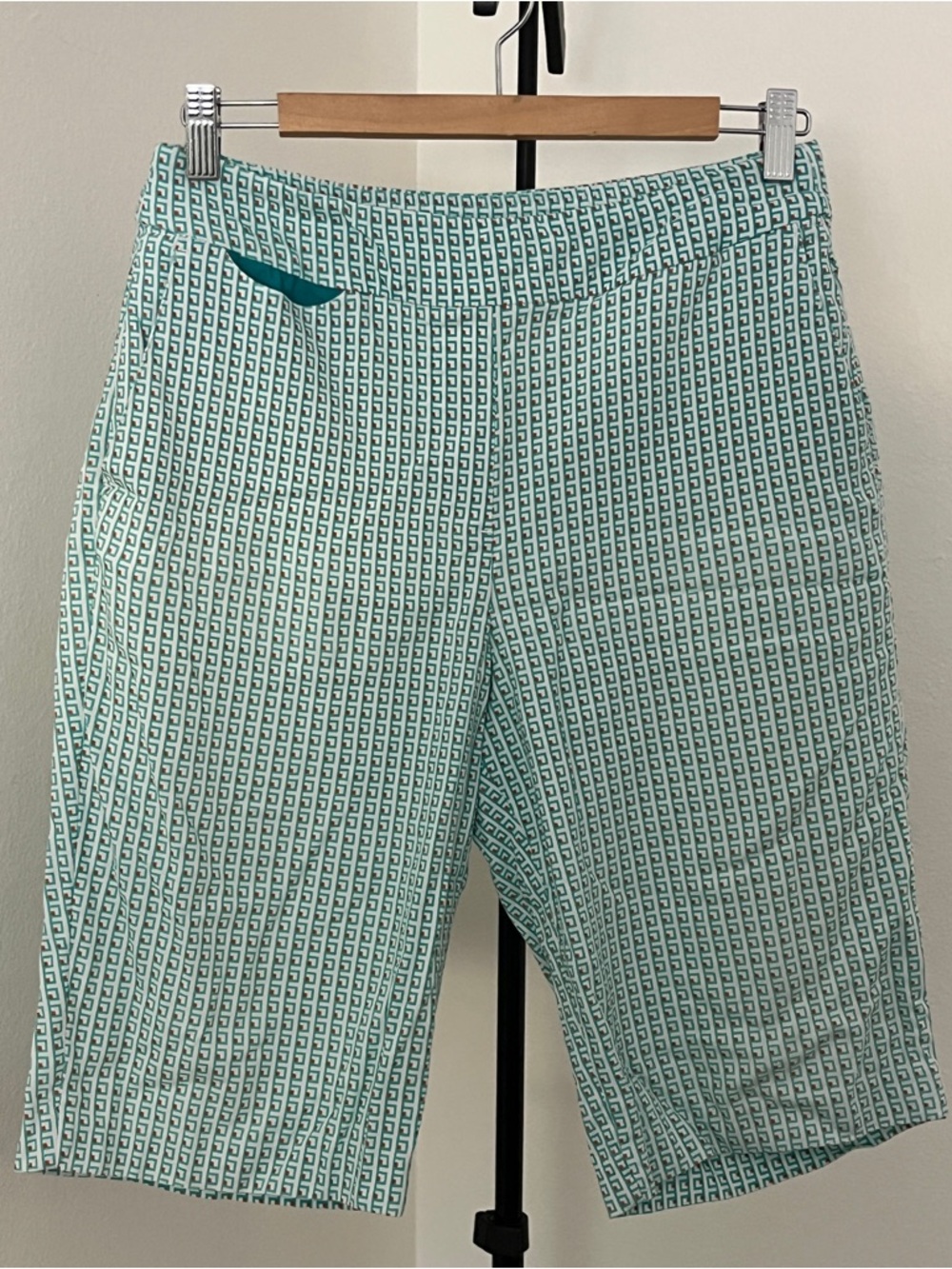 ⛳ EP Pro Women's Aqua Geometric Pull-On Bermuda Golf Shorts | Large